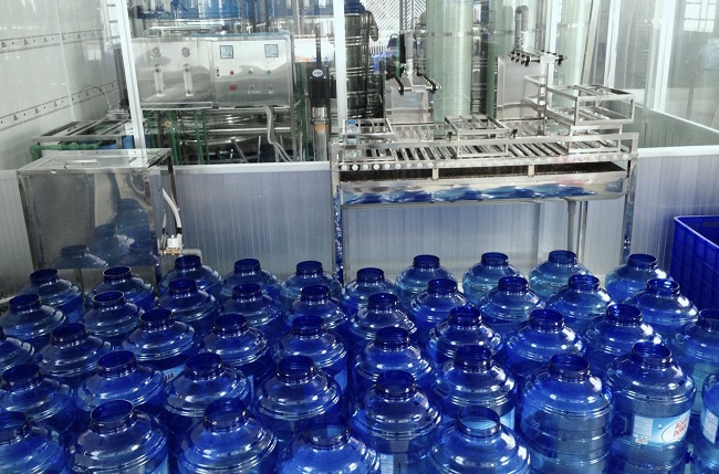 Cơ sở sản xuất nước uống đóng chai cần tuân thủ theo những điều kiện bắt buộc nào?